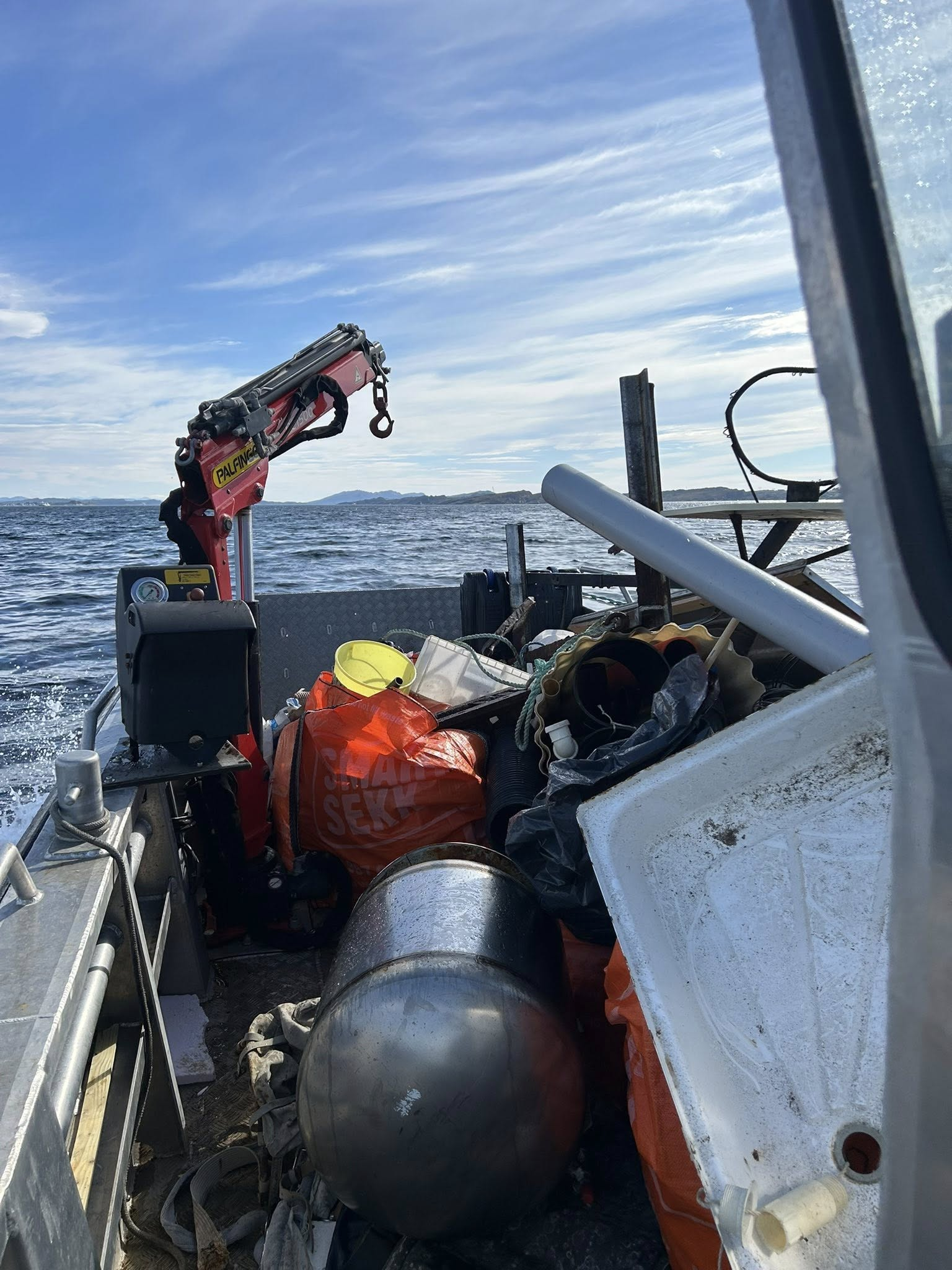 Fjerning av avfall med servicebåt